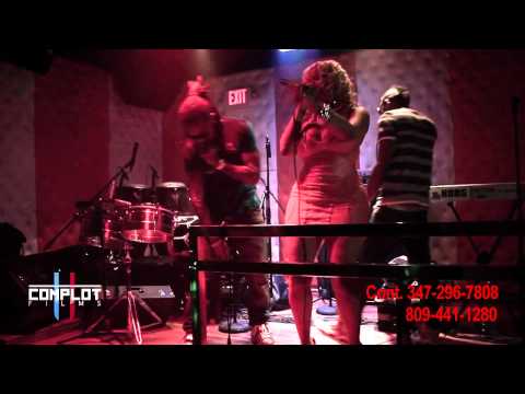 TOXIC CROW , DANY PUNTO ROJO Y LA INSUPERABLE A CASA LLENA EN EL AGUILITA BAR DEL BRONX NY