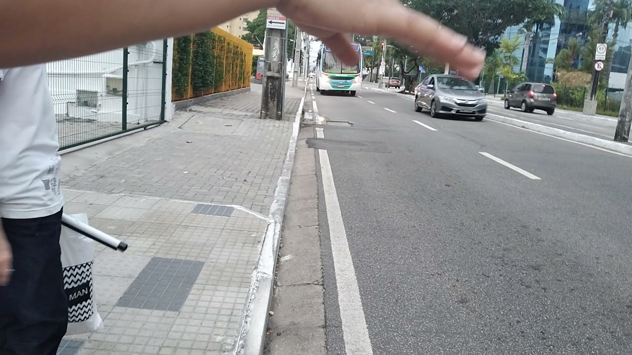 Pegando ônibus iluminado na linha 855