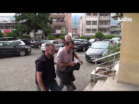 Koloneli i Policisë, Nexhmi Krasniqi, i dyshuar për detyrim, dhe tre të tjerët, dalin para Gjykatës