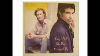 Hold on to Yourself (Remix) - Hall &amp; Oates