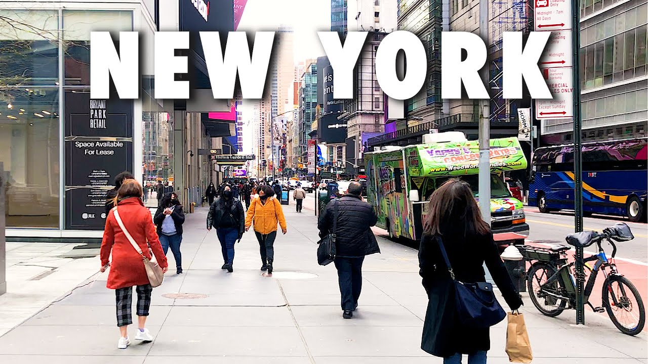 Immersive street-level walking tour through New York Brooklyn Heights, United States, showcasing authentic urban landscapes, local architecture, and the vibrant atmosphere of the city's neighborhoods