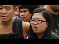 Violinist STUNS Bangkok Street With Radioactive Looping Cover