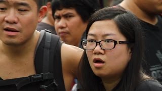 Violinist STUNS Bangkok Street with 