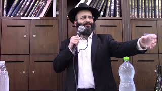 התוועדות לכבוד ה' טבת תשפ''ו (הרב אלחנן משה נחמנסון) - התמונה מוצגת ישירות מתוך אתר האינטרנט יוטיוב. זכויות היוצרים בתמונה שייכות ליוצרה. קישור קרדיט למקור התוכן נמצא בתוך דף הסרטון