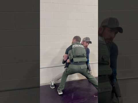 Never do this in a fight! @KennyFlorian #mma #ufc #le #police #bjj #fighter #fight #tactical