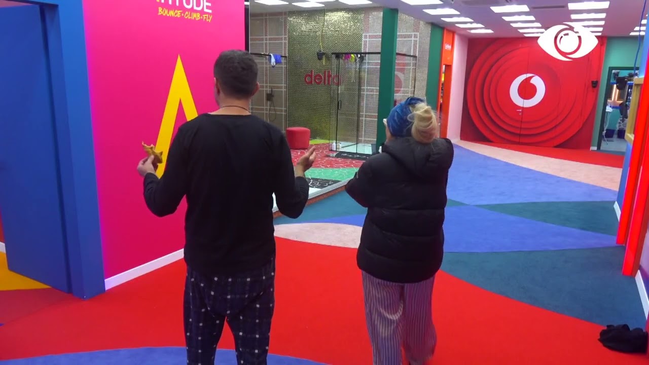 “Janë bërë rrobat kapicë”/ Valbona dhe Armaldo diskutojnë për ndarjen e punëve