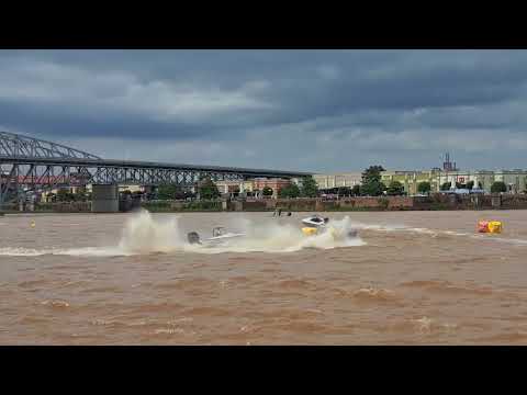 Tri-Hull drivers race in the Red River Rumble F1 Powerboat Showdown
