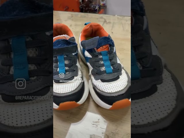 Vídeo relacionado con MARPEN SLIPPERS, Zapatillas de Casa Botitas de Invierno del Cádiz CF de Fútbol con Velcro para Niño o Niña, Amarillas y Azules con Escudo, Talla 20