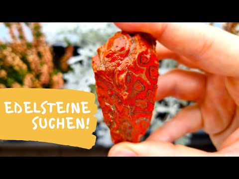Achate sammeln auf einem Feld - Edelsteine finden in Deutschland