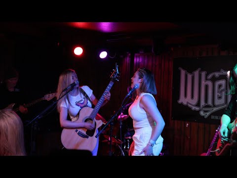 Sex On Fire - Kings of Leon | Cover by Zoe Clarke & Allie Sherlock