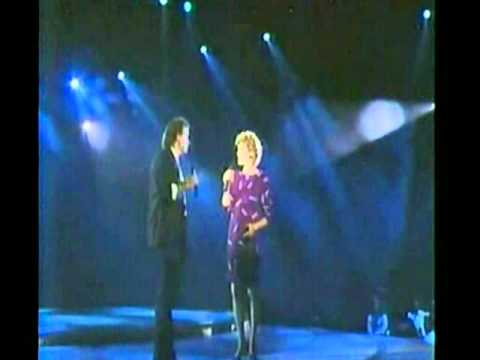 Anne Murray & DAVE Loggins-Nobody Loves Me Like You Do