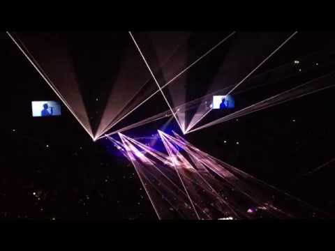 Who Wants to Live Forever (laser show) - Queen + Adam Lambert - London 18/01/15