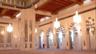 preview picture of video '1001 Adventure Trips | Travel Blog - Travel Minute | Great Mosque in Muscat | Oman Great Mosque'