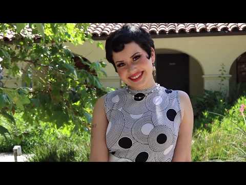 DeeLux: Buy, Sell, Trade - Bella