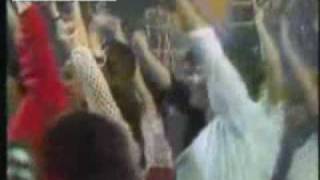 Alaska y dinarama un millon de hormigas la bola de cristal