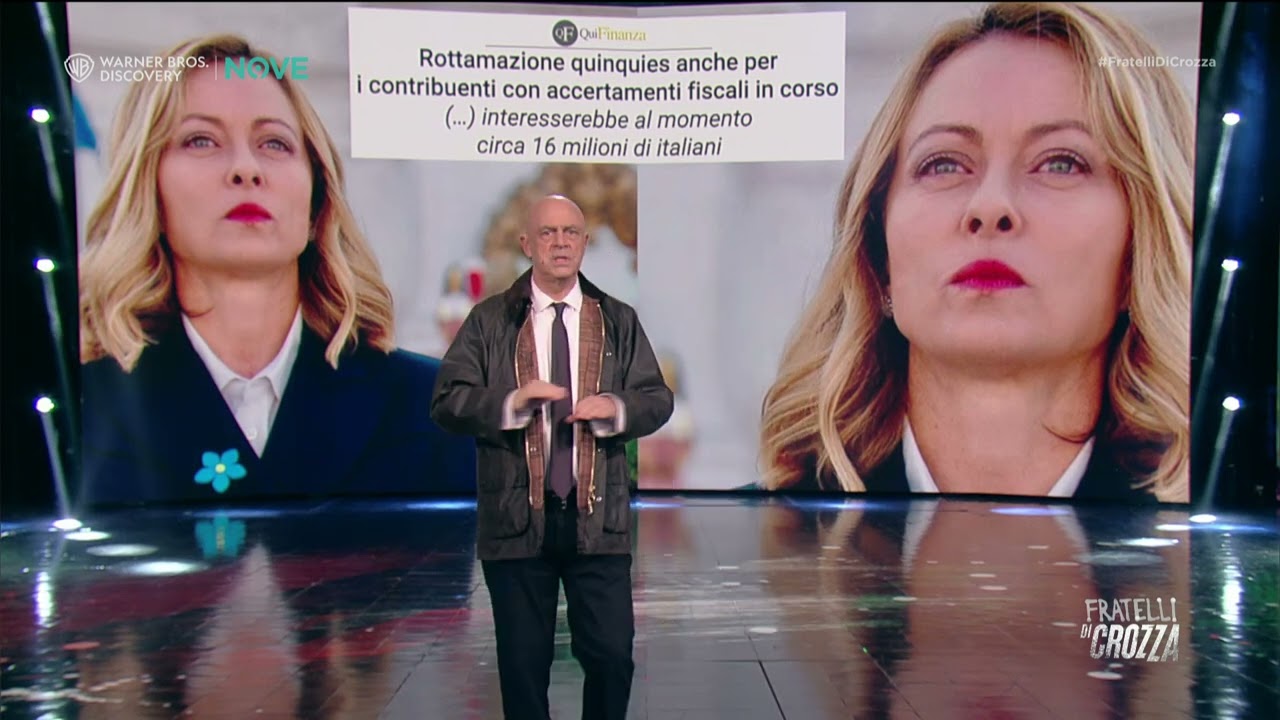 Crozza "L'immigazione per Salvini è come "Vamos a la Playa" per i Righeira"