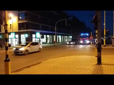 Uitruk grote tankwagen en dienstwagen