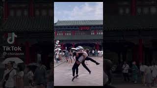 おじさん達の妙技！思わず拍手しちゃうね[爆笑TikTok]