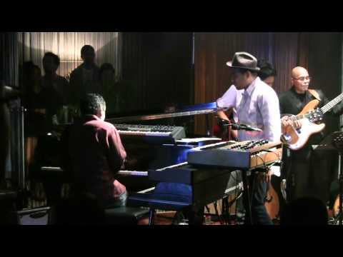 Glenn Fredly ft. Indra Lesmana - Tentang Kita @ Mostly Jazz 03/12/11 [HD]