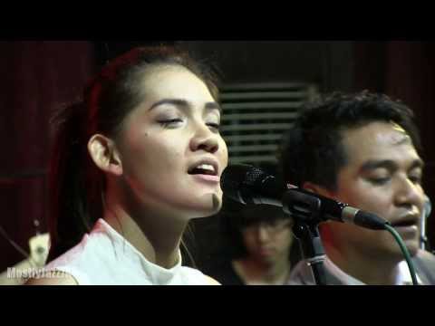 Adriana OST Launching by Indra Lesmana ft. Eva & Monita - Maybe @ Mostly Jazz 30/11/13 [HD]