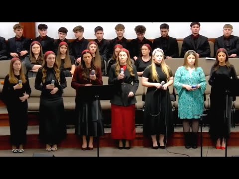 Îl văd, dar nu acum, Îl privesc, dar nu de aproape