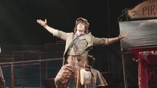 Visually impaired 'Sweeney Todd' actor delivers on stage despite disability video