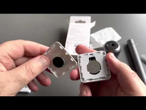 Xiaomi Mi Smart Temperature And Humidity Monitor 2 Unboxing / Battery Installation