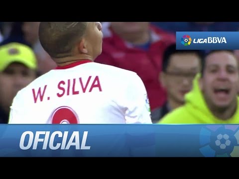 Chut cruzado de Wellington que se pasea por el área pequeña