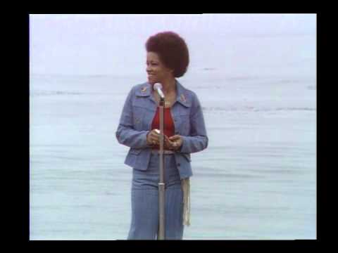 Dick Clark Interviews The Staple Singers- Action 74