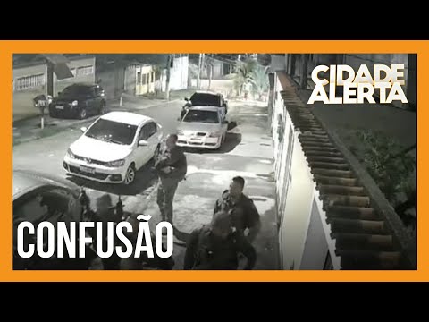 Confronto entre policiais: imagens mostram PMs e agentes do Bope trocando tiros