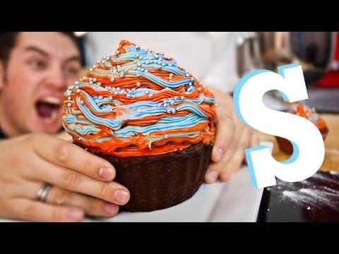 download lagu mp3 mp4 Giant Cupcake Red Velvet, download lagu Giant Cupcake Red Velvet gratis, unduh video klip Giant Cupcake Red Velvet