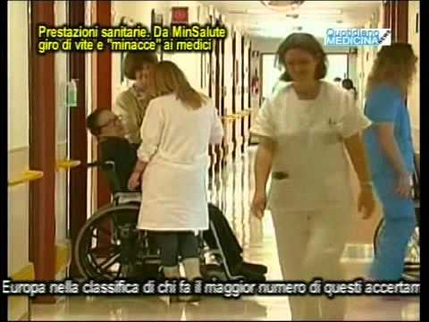 Il bambino ha dolore nella parte bassa della schiena e le gambe Escrescenze sulle ossa del gomito