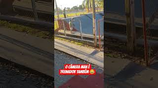 ESSE CÂMERA MAN É UMA FIGURA 🤣
