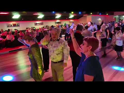  Magnifique ambiance pour ce Disco interpréter par Damien Poyard au looping le 01 02 2026 🎹🎶🎤