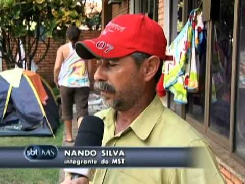 Sem-terra invadem INCRA para cobrar demarcações