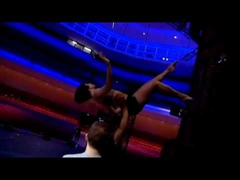 La compagnie Pilobolus va au delà de l'ombre avec Shadowland