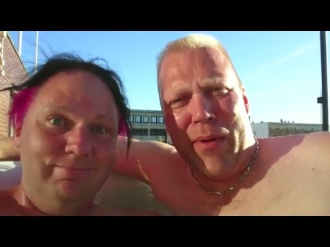 Videoblogg: Anders och Johan lyxar i bubbelpool efter en lyckad dag! - Spring! (TV4)