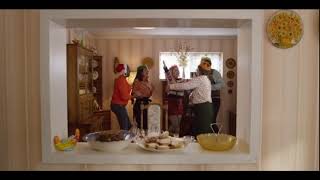 Last Christmas (2019) – Christmas hug (2)