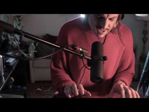 Elliot Maginot-Let Me In live from a living room