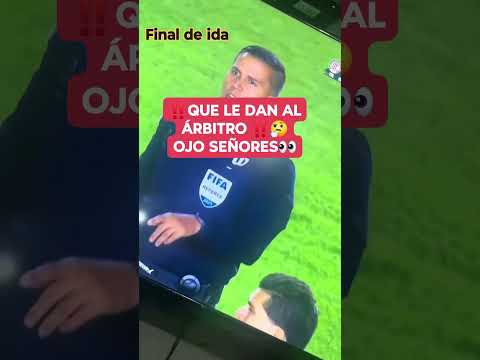 ⚠️‼️OJO‼️QUE LE ENTREGAN AL ÁRBITRO CENTRAL #arbitro #america #toluca #finaldeida #estadioazulcrema