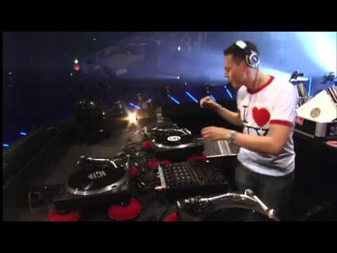 DJ Tiesto Fictivision vs C-Quence Symbols (Live)