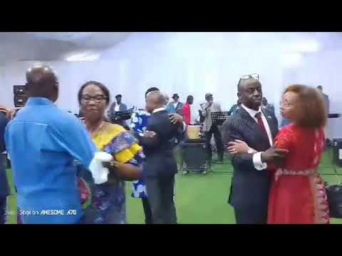 Makambo mibale (Kosmos MOUTOUARI) Bantous de la capitale