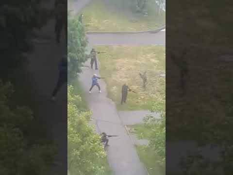 ПЕРЕСТРЕЛКА В БРОВАРАХ КИЕВСКОЙ ОБЛАСТИ видео разборки в стиле 90-х.Голивудский боевик посреди улицы