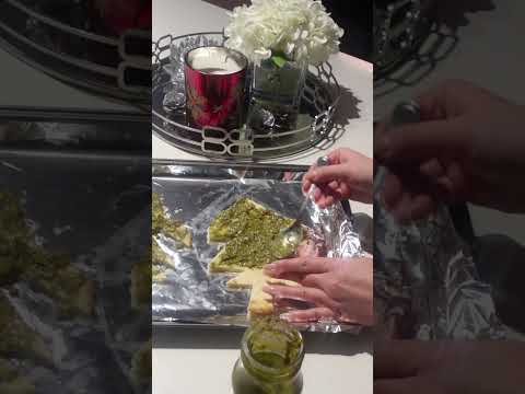 Festive Pizza Christmas Tree 🎄 | Healthy Naan Bread Pizza Recipe!