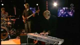 Sarah Kelly sings "Live Every Love Song" on Tv4's Nyhetsmorgon