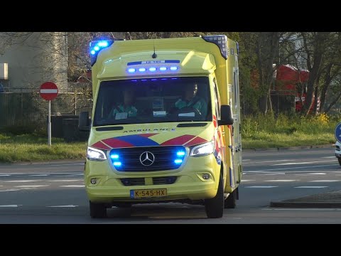 A1 Ambulance 18-194 en Ambulance 18-195 met spoed naar en van een Medische Noodsituatie in Dordrecht