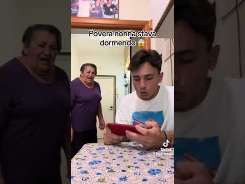 La nonna voleva dormire😴#nonna #slowmotion #prank #tiktok #viral #virale