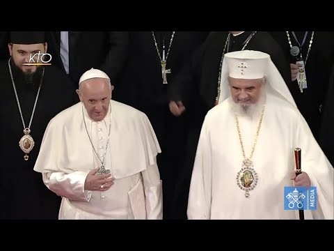 Le pape François prie le Notre Père à la cathédrale orthodoxe de Bucarest