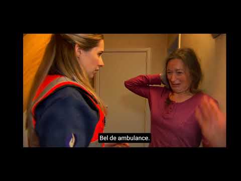 de buurtpolitie man steekt ouders neer in slaap