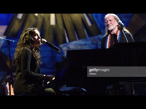 Norah Jones & Willie Nelson - Lonestar - live @ Farm Aid 2010